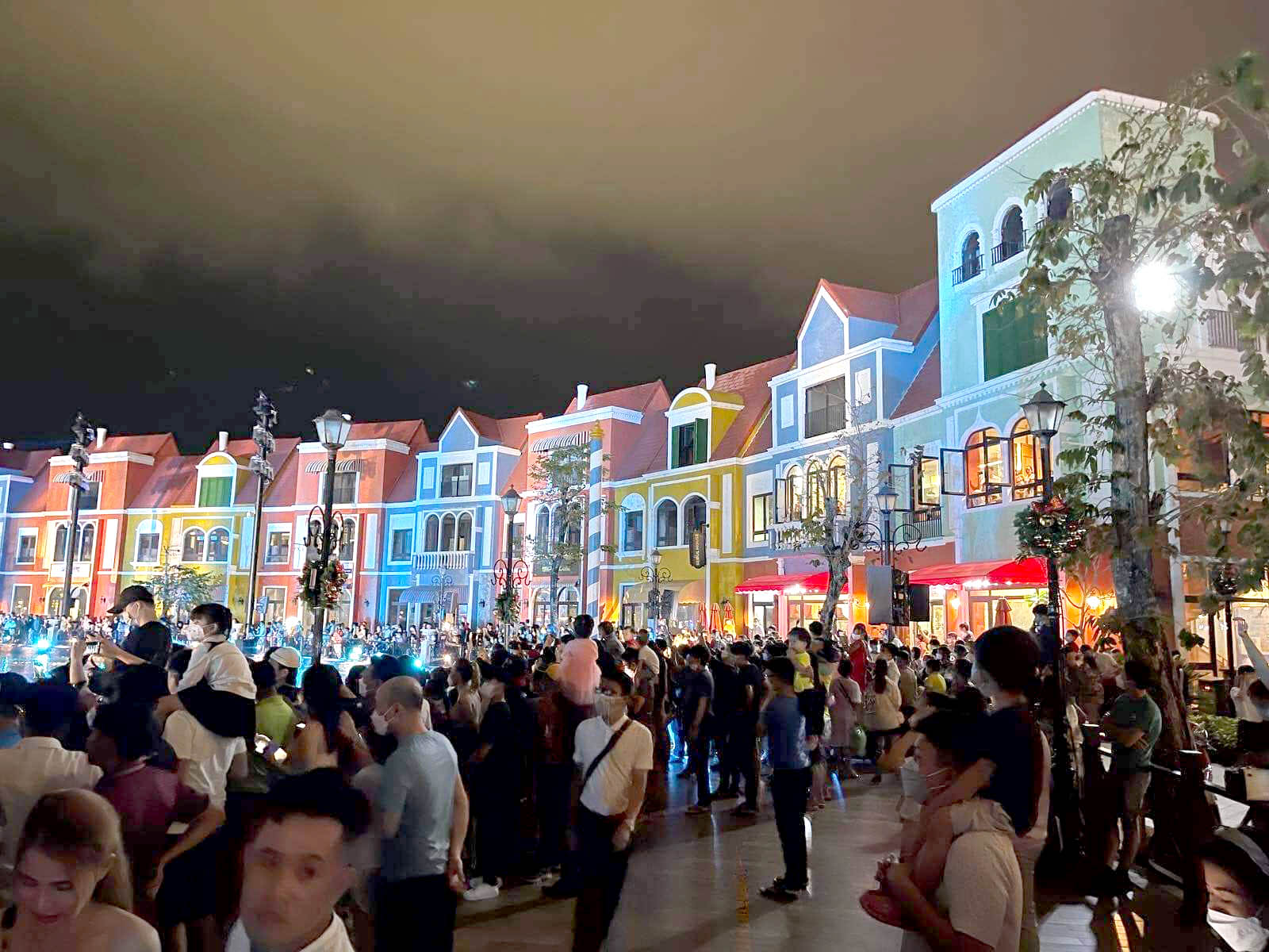 Grand World Phú Quốc - địa điểm thu hút khách bậc nhất Phú Quốc với các hoạt động lễ hội vui chơi hấp dẫn