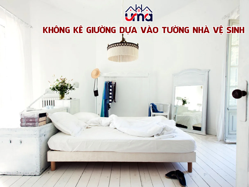 khong-ke-giuong-dua-vao-tuong-nha-ve-sinh